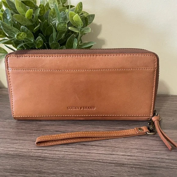 Lucky Brand leather wallet - Picture 1 of 7